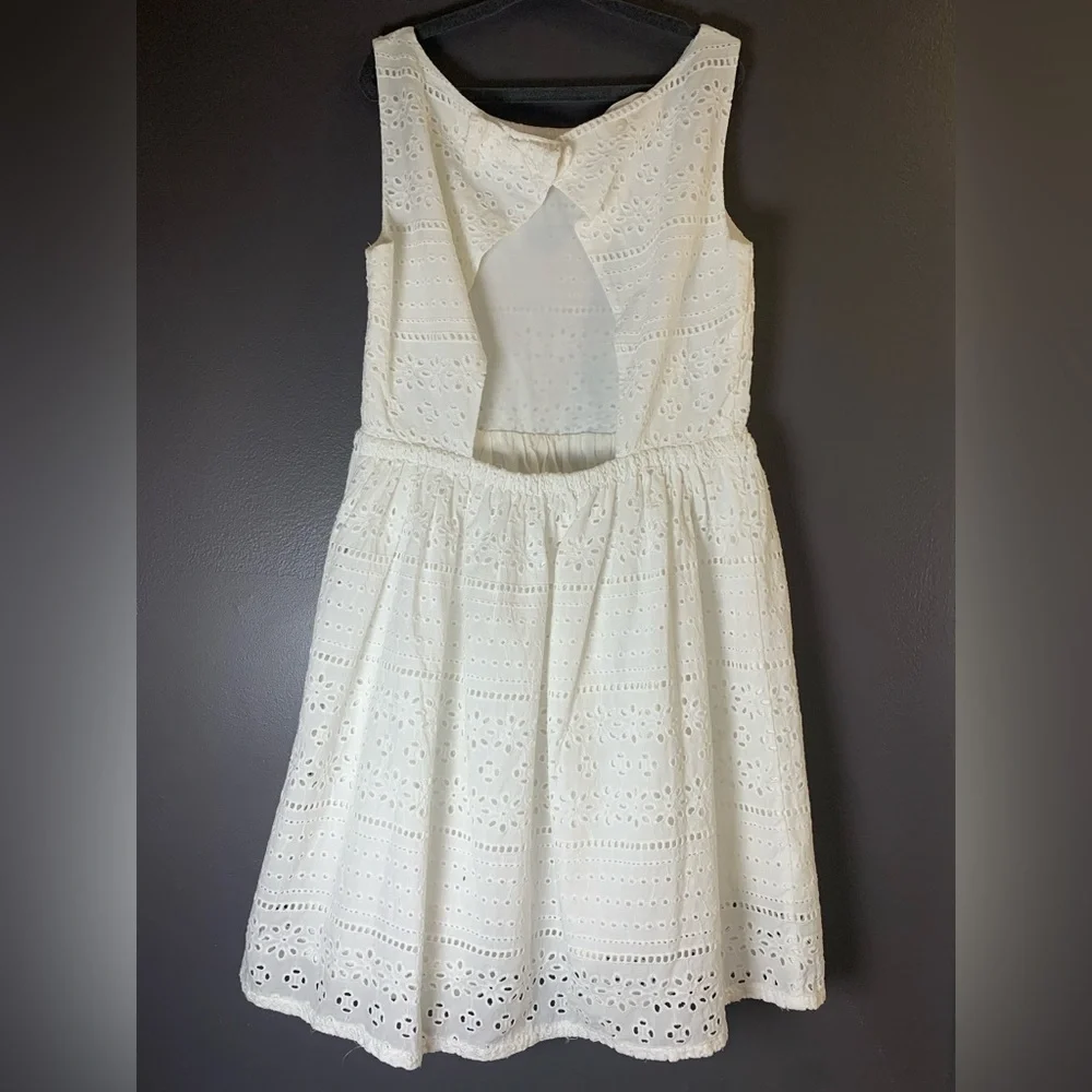 H&M Elegant White Eyelet Open Back  dress Size 9